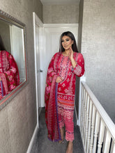 Load image into Gallery viewer, 3 pcs Stitched RED PINK lawn suit Ready to Wear with chiffon dupatta HW-SN02
