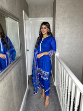 Load image into Gallery viewer, 3 pcs Stitched BLUE lawn CHICKEN KARI suit Ready to Wear with chiffon dupatta HW-SNCH01
