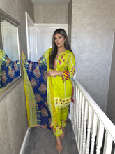 Load image into Gallery viewer, 3 pcs Stitched lawn suit Ready to Wear with chiffon dupatta HW-SN05
