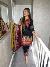 Load image into Gallery viewer, 3 pcs Stitched BLACK lawn suit Ready to Wear with chiffon dupatta SS-D01
