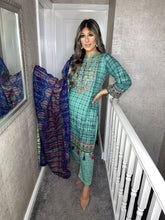 Load image into Gallery viewer, 3 pcs SAPHIRE Lilen shalwar Suit Ready to Wear with chiffon dupatta winter AK-44
