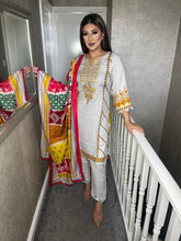 Load image into Gallery viewer, 3 pcs Stitched white shalwar Suit Ready to wear Lilen winter Wear with lilen dupatta NT-53
