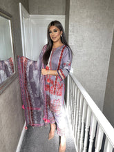 Load image into Gallery viewer, 3 pcs Stitched lawn suit Ready to Wear with chiffon dupatta SS-D10
