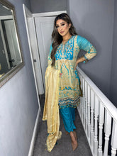 Load image into Gallery viewer, 3 pcs Sky Blue Lilen shalwar Suit Ready to Wear with Lilen dupatta winter SS-173B
