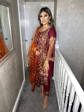 Load image into Gallery viewer, 3pc Maroon Embroidered suit with Orange Net dupatta Stitched Suit Ready to wear HW-MAROONORANGE
