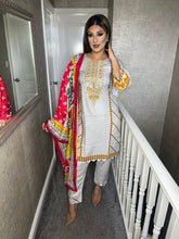 Load image into Gallery viewer, 3 pcs Stitched white shalwar Suit Ready to wear Lilen winter Wear with lilen dupatta NT-53
