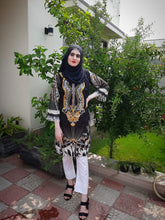 Load image into Gallery viewer, 2PC Lawn Kurti with cotton trouser Fully Stitched Ready to wear Collection BQ-04
