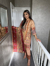 Load image into Gallery viewer, 3 pcs Stitched PEACH lawn suit Ready to Wear with chiffon dupatta SS-D02
