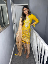 Load image into Gallery viewer, 3 pcs YELLOW LILEN shalwar Suit Ready to Wear with Lilen  dupatta winter SS-170B
